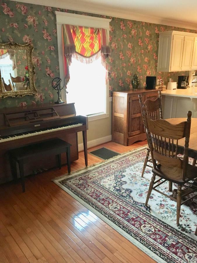 Downtown Abode In The Heart Of The Bourbon Trail Villa Lebanon Bagian luar foto